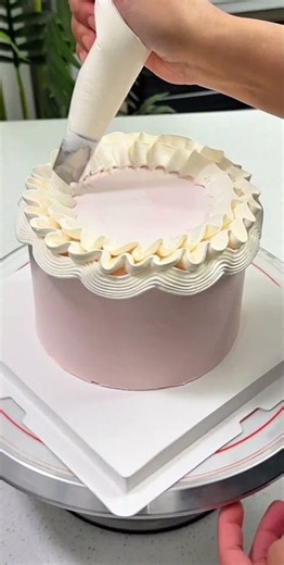 Decorated Cakes, Cake Border Tutorials, The Ritual of Strawberry Cake, I'm Serious