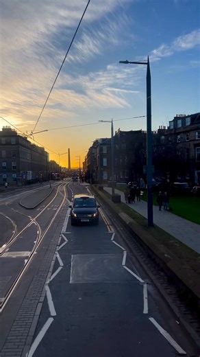 So many travellers fall into the same traps when visiting Edinburgh - from overspending on Ubers to missing out on top restaurants and scenic day trips. Here are some insider tips to help you plan smarter: Take the Tram or Airlink 100 instead of taxis from the airport -cheaper, faster, stress-free. Book restaurants early, especially for weekends or popular dinner spots. Use the bus network - it’s reliable, and the day caps save you money. Don’t skip Leith - The Royal Yacht Britannia and waterfro