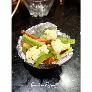 Easy recipes k liye follow: www.instagram.com/bushragraphy/ www.facebook.com/bushragraphy/ www.youtube.com/channel/UCe8cjPmVmMa31ShYuq6T8ng TWIN SAUCE STEAK (Restaurant Style)🤩 By Bushra Rajput. If you want the authentic taste, DONOT skip or use any alternate. 🌟 You'll be learning MUSHROOM steak (white, mild and creamy) Mexican Steak (Red,Tangy and Spicy) Lets marinate our meat first: YES YOU CAN USE CHICKEN Undercut steak cuts (ap bahir say bhi banwa sktay hain aur ghar pay rakhay gosht say k