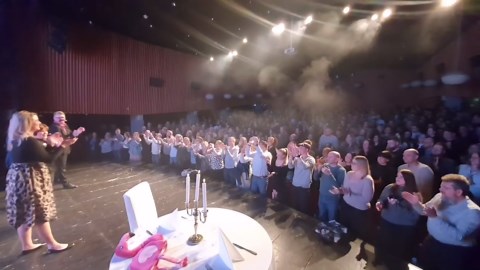 SMÅSTADSLIV | ALLTSÅ LINKÖPING! ⭐️⭐️⭐️⭐️⭐️ Vilken publik och STÅENDE OVATIONER! 🙏❤️ Tack för ikväll 🤠🍻 WOW! | Instagram