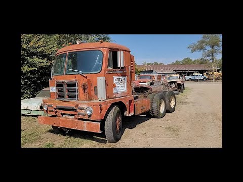 Resting Relic: Abandoned 1959 Diamond T 923C "China Closet" over the road tractor trailer truck!