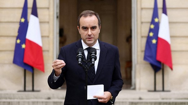 Démission du premier ministre en France: