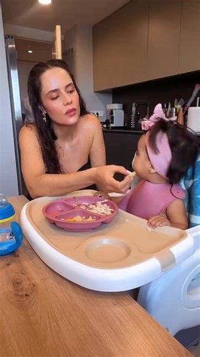 ¿Quieres sentirte y verte mejor, pero no sabes por dónde empezar? 🤔 Existe un protocolo sencillo que muchas mujeres están usando para recuperar energía, equilibrio y bienestar desde adentro. Ahora, ese secreto de bienestar y juventud ya no es exclusivo de famosas.🌿 Y ahora tú también puedes conocerlo.💕 Haz clic en “Ver más” para ver el video completo. | Ana Lucia Dominguez