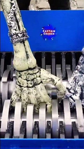 Shredder vs My Hands! (Plastic)