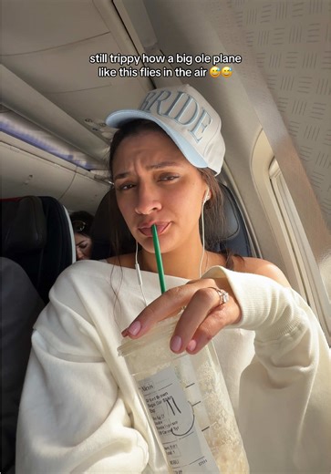 Airplanes are so trippy #trippy #airplanes #traveling #vacation | plane