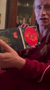 Hey Friends, jetzt gibt‘s mal ein Unboxing meines neuen Albums „Vulkano Romano“. Ab Freitag überall erhältlich… #vulkano #romano #240323 | Romano