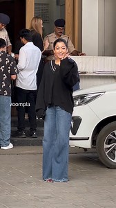 48 hours: Film festival in Goa, big trailer launch in Mumbai, and now flying out again. Yep, that’s what the last 48 hours have looked like for this one. So private jet mein fly karna toh banta hai no?💁‍♀️ Scenes at the GT as she jets out in a chartered plane. Rashmika Mandanna | Voompla