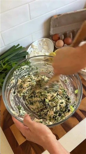 Dinner for Dummies Day 20: Chicken Spanakopita Pan Pie 🥧