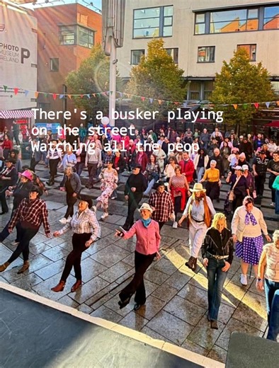 Great crowd in #templebar yesterday for our Jive and linedancing event with Dublin City Council great fun 💃🤠🕺 | Patricia's Social Dance Class Dublin