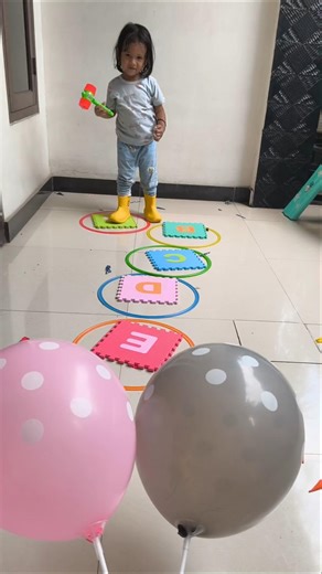 Yeay Aisyah dapat dua Balon untuk diletuskan, tapi loncat dulu ya 🤭🎉🤣 #shortvideo #meletuskanbalon