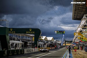 🇬🇧 Le Mans is a motor racing classic, but for Michelin it is far more than that. With the cars covering more than 5,000km in just 24 hours, it’s the ideal arena for us to simulate, test and develop the MICHELIN Pilot Sport, a range that delivers lasting performance not only to the sport’s most demanding drivers from their first to their very last stint at Le Mans, but also to you, our demanding customers, throughout the life of your tyres. 🇫🇷 Le Mans est une course mythique, mais pour Michel
