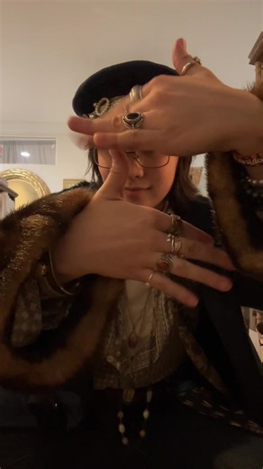 just found out that deadpool canonically uses sign language and made me really happy because i think it’s very neat #wizard #ilovewizards #couldyoutellilikewizards #OOTD #whimsical