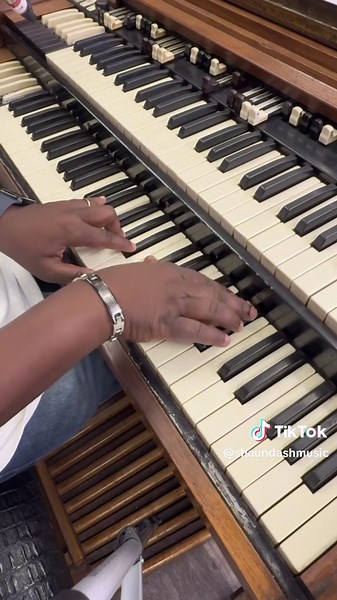 Master Left-Hand Techniques for Organ Playing