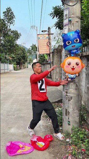 “Popping Animal Balloons to Celebrate the New Year! 🎈🎉🐾 #Shorts”