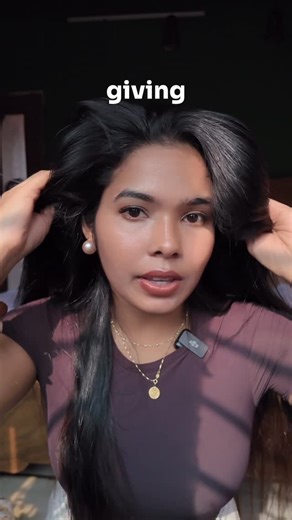 Suchorita Roy | Content Creator on Instagram: "How did she do that makeup‼️ By using this step by step : Primer from @smashboxindia Strobe cream from @maccosmetics Concealer from @hudabeauty Hack(setting spray + brush) Eyeshadow from @trysugar (brown) Eyeliner + Mascara from @hudabeauty again Cream blush from Thailand @cathydollclubindia Blending with @faebeautyofficial brush Lipliner is obviously from @kaybykatrina Warm teddy lipstick again @maccosmeticsindia Contour with @sheglamindia Powder b