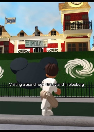 Exploring the New Bloxburg Disneyland