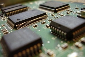 How to Remove a Crankshaft Sensor From a Chevy Silverado