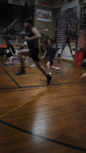 Vargo Trained on Instagram: "💥⚡️Higher vertical jumps, an explosive first step, explosive lateral push, cutting on a dime, sprinting 10 yards & getting flat with a violent cut, delivering neck-snapping force, being able to take mass and stay in control, explosive anaerobic kicks, fast & explosive while tired, rebound jumping, 1 foot control, getting up…it’s all under the umbrella of our specialty; creating explosive dynamic sport athletes. ⚡️That is our base speed program, it’s half the time we