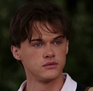 Prime Video México on Instagram: "Alexa, reproduce: “THAT SHOULD BE ME 😭💍" #AmazonPrimeMX #TSITP #TheSummerITurnedPretty #ElVeranoEnQueMeEnamoré #GavinCasalegno"