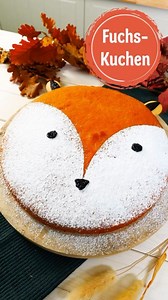 🍂🦊 Verliebt euch in den herbstlichen Fuchs-Kuchen!😍 Ganz einfach gebacken und mit süsser Deko. Also schnappt euch einen Teller und geniesst die süsse Seite dieser zauberhaften Jahreszeit! 🍁🍩✨ ZUTATEN Für die Springform (Ø 26 cm) Teig 150 g Butter, weich 125 g Zucker 1 Beutel Dr. Oetker Finesse Geriebene Orangenschale 1 Prise Salz 3 Eier 250 g Mehl 3 TL Dr. Oetker Backpulver gestrichen 100 ml Rahm Dekoration etwas Puderzucker 2 Löffelbiskuits Zuckerschrift Glamour (schwarz) ZUBEREITUNG Vorbe