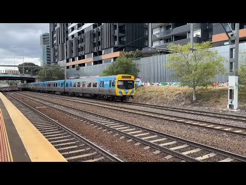 Metro Comeng Arriving at Footscray Station to Werribee