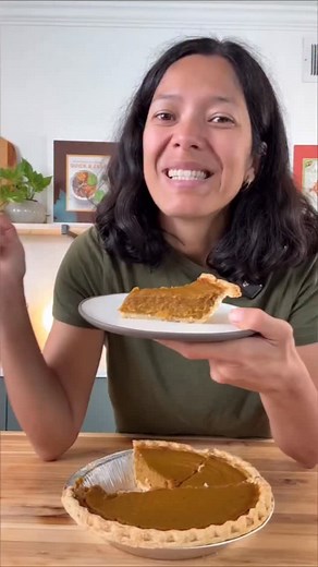 Toni | Plant-Based on a Budget on Instagram: "Easy Vegan Pumpkin Pie 🥧 🧡 Comment RECIPE and I’ll send it to you! 👇🏽 Nothing says fall quite like a slice of plant-based pumpkin pie fresh from the oven! This recipe combines a smooth, spiced pumpkin filling with a pre-made pie crust for the ultimate fuss-free dessert. With just 8 simple ingredients and 10 minutes of prep, it’s perfect for Thanksgiving, holiday gatherings, or a cozy night in. Baked until golden and set, this creamy pumpkin pie i
