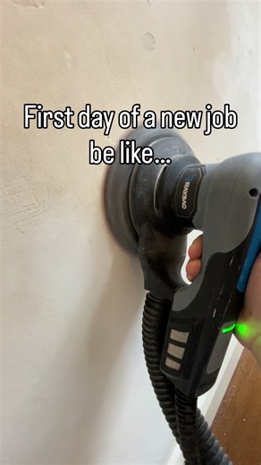 First day of a new job 💪🏻🎨 Let’s go! Sander MAXXT in my showcase in orange 👍🏼 #cwdecorating #femaledecorator #prepiskey #adayinthelifeof