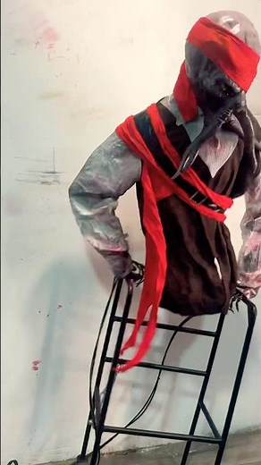 Best halloween animatronics 2025: Monsters on a walker for haunted attractions by Mechanismus