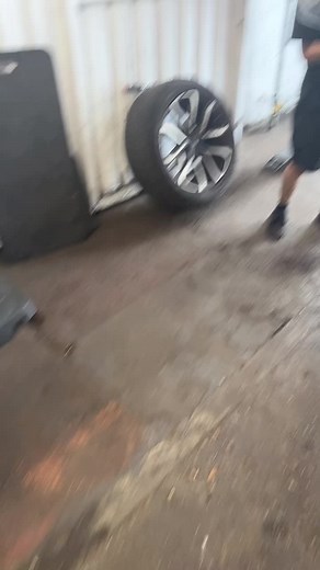 Luke’s on the job again. Front brake discs and brake pads, service oil chnage, diagnostic code scan and holiday check over. This time its a Volvo XC90 One of my favourite cars. Hopefully one day I’ll be able to get one for the family. #volvo #volvoxc90 #mechanic #carservice #brakes