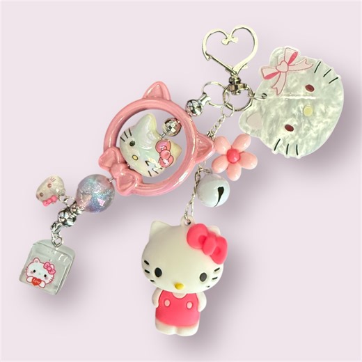 Making the cutest Hello Kitty bag charm ever 💕✨ She’s pink, sparkly, and ready to hang on your bag! You know you need one 😍 #hellokittylover #bagcharms #kawaiiaesthetic #junkjournalideas #handmadecharms | Happy Caps