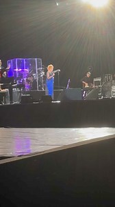 504K views · 10K reactions | Avevamo registrato personalmente questo video, piangiamo ogni volta che lo vediamo, con la pelle d’oca.È giusto che anche voi proviate queste sensazioni. | Ornella Vanoni Fanpage | Facebook