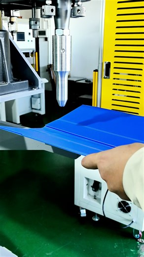 plastic welding machine on Instagram: "Upgrade your corrugated box production! Rivet-free ultrasonic welding for a smoother and safer inner surface. Content No rivets, no scratches, no consumables! Our 2.6kW ultrasonic welding machine uses only around 2 kWh per day, making it one of the most energy-efficient solutions for corrugated box assembly. Reliable, clean, and cost-effective — perfect for modern packaging factories. DM us for machine videos and pricing! Website: http://www.qjmachinery.com