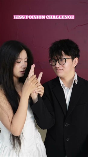 💋 SHE WAS SO WEIRD - POISON KISS CHALLENGE 🤡😆