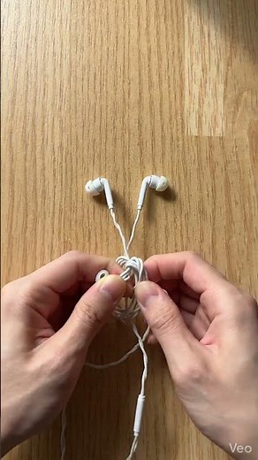 How to fix tangled earphones in seconds?
