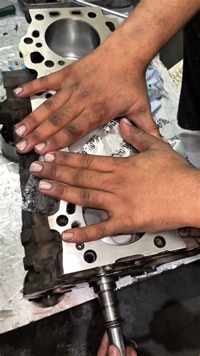 Engine Compression Test #automobile #engineblock #mechanic #dieselengine #usa