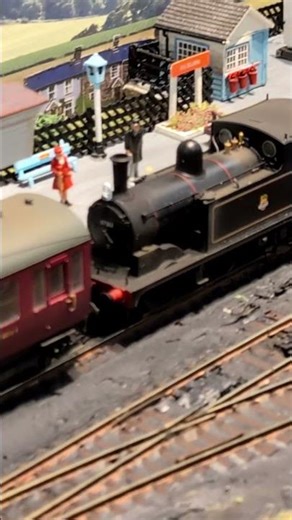 🚂 Passenger Train Arrives at Kilburn #modeltrains #railway #shorts