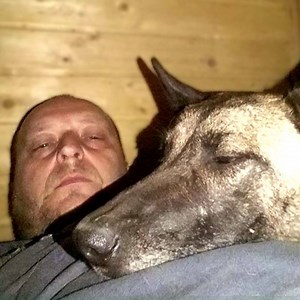 Il se sacrifie en attendant que quelqu'un vienne les chercher ! 🐕❤ Retrouvez d'autres vidéos inspirantes ici : youtube.com/Féroce_France | Barouf