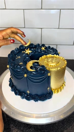 Decorating the viral sun and moon cake 🌙🌞 I created this design last year April and I am obsessed with all the variations and creativity I’ve seen in people’s recreations, the baking community never ceases to amaze me! No hate to those who haven’t tagged me, you may not have known I created this, so putting this video out there to refresh everyone’s memory and to say keep being creative! I absolutely love to see it 🥹✨ #Amazing #cakedecorating #fypシ @followers | Cake Craze