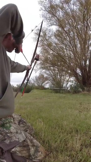 Is 30 yards with a trad bow to far? #archery #bowhunting