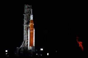 Fuel leak, engine problem lead NASA to scrub launch of new moon rocket