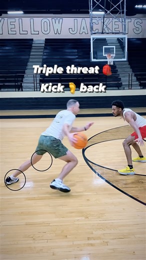 390K views · 8.2K reactions | Make sure you “V” dribble + glance at the rim at the proper time. PS - we travel to train. DM now to get on our 2024 schedule #hoops #bballislife #bball | Just Go Ball | Facebook