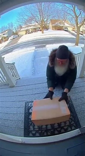 Snowy + Exploding Box = Grandpa Disaster #funny