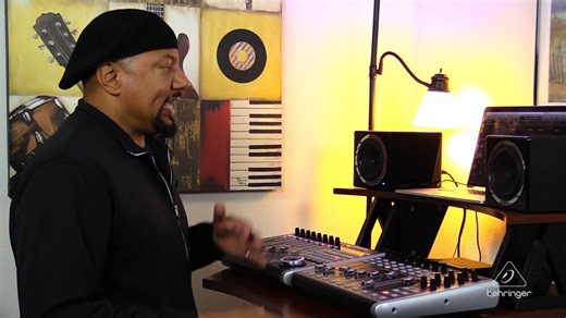 16、X-TOUCH作方法：将 X-TOUCH 与 X-TOUCH COMPACT 级联