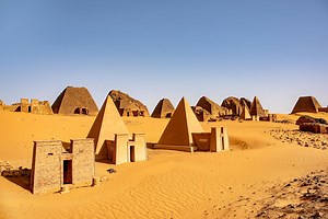 18 Surreal Alien-Like Destinations Bursting With Color