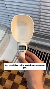 Las de gâcher tes recettes à cause de mesures “au jugé” ? 😫 Ce moment où ton gâteau ne monte pas parce que ta “cuillère à thé” était en réalité une cuillère à soupe... Rencontre la solution 2 en 1 qui met fin au hasard en cuisine pour toujours ! ✨ ✨ Pèse pendant que tu écrases : Plonge simplement dans les ingrédients et obtiens des lectures en grammes instantanées. Plus de transfert entre tasses et balance ! ✨ Résultats parfaits à chaque fois : De 1g de levure à 800g de farine – atteins une pré