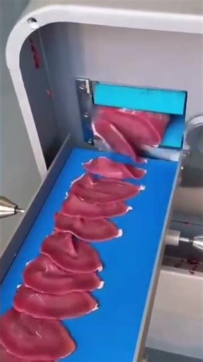 This is the process of cutting meat using sophisticated equipment in the factory.
