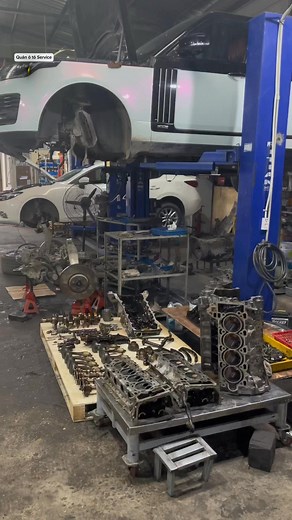 134K views · 1.4K reactions | Quá trình tháo dỡ kiểm tra . Kiểm tu xe Landrover Autobiography bị bó máy anh em nhé. 1 chiếc động cơ hàng nghàn chi tiết . Xe này thiệt hại vô cùng nặng  #suachuaotochuyennghiep #baoduongxe #landrover #audi #garage | Quân oto service | Facebook