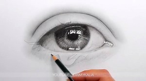 Here's how you can finally draw a realistic looking eye. (via EmmyKalia) | Distractify
