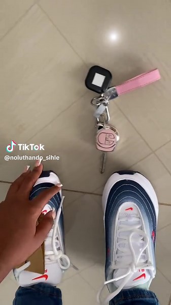 Nike Sneakers for Sneakerheads: Fashion and Trends