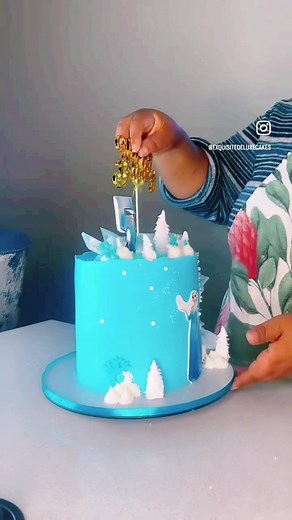 Its a frozen theme cake #learnontiktok #levelupafrica #africarising #cooktok